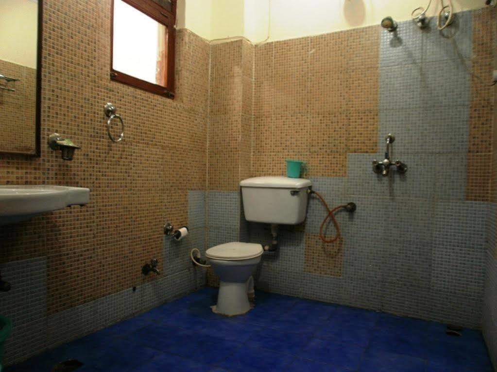 Sheel Gopal Vision Hotell Mathura Exteriör bild