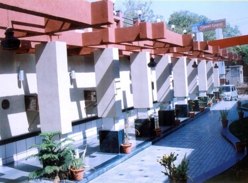 Sheel Gopal Vision Hotell Mathura Exteriör bild