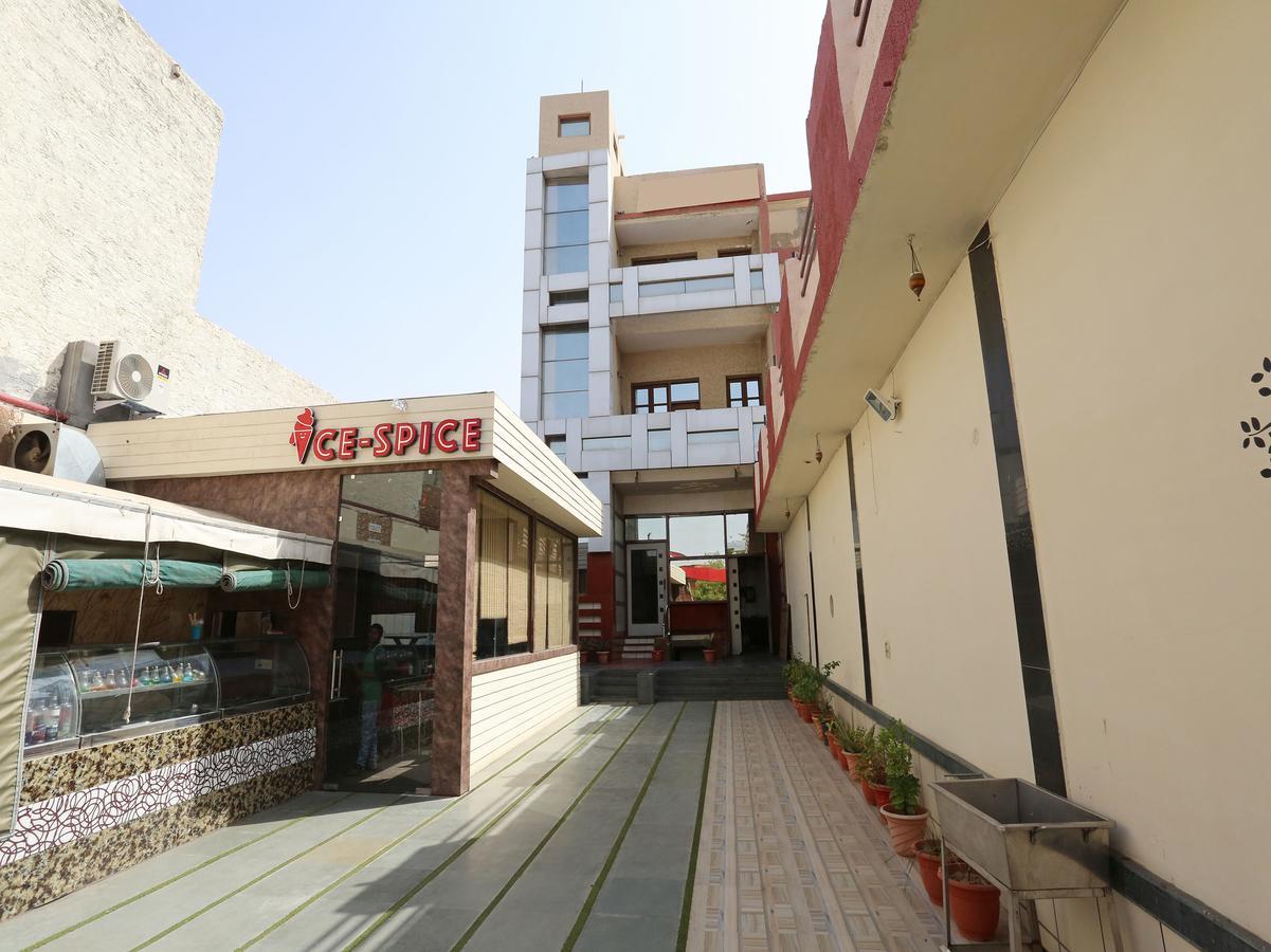Sheel Gopal Vision Hotell Mathura Exteriör bild